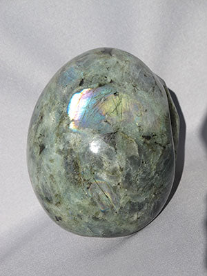 L-L-2383-rl : 6-Inch Rainbow Light Labradorite Crystal Skull