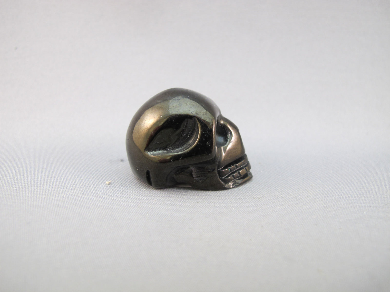 A-JM-S-10 : Adoption Metallic Jet Crystal Skull (Copy)