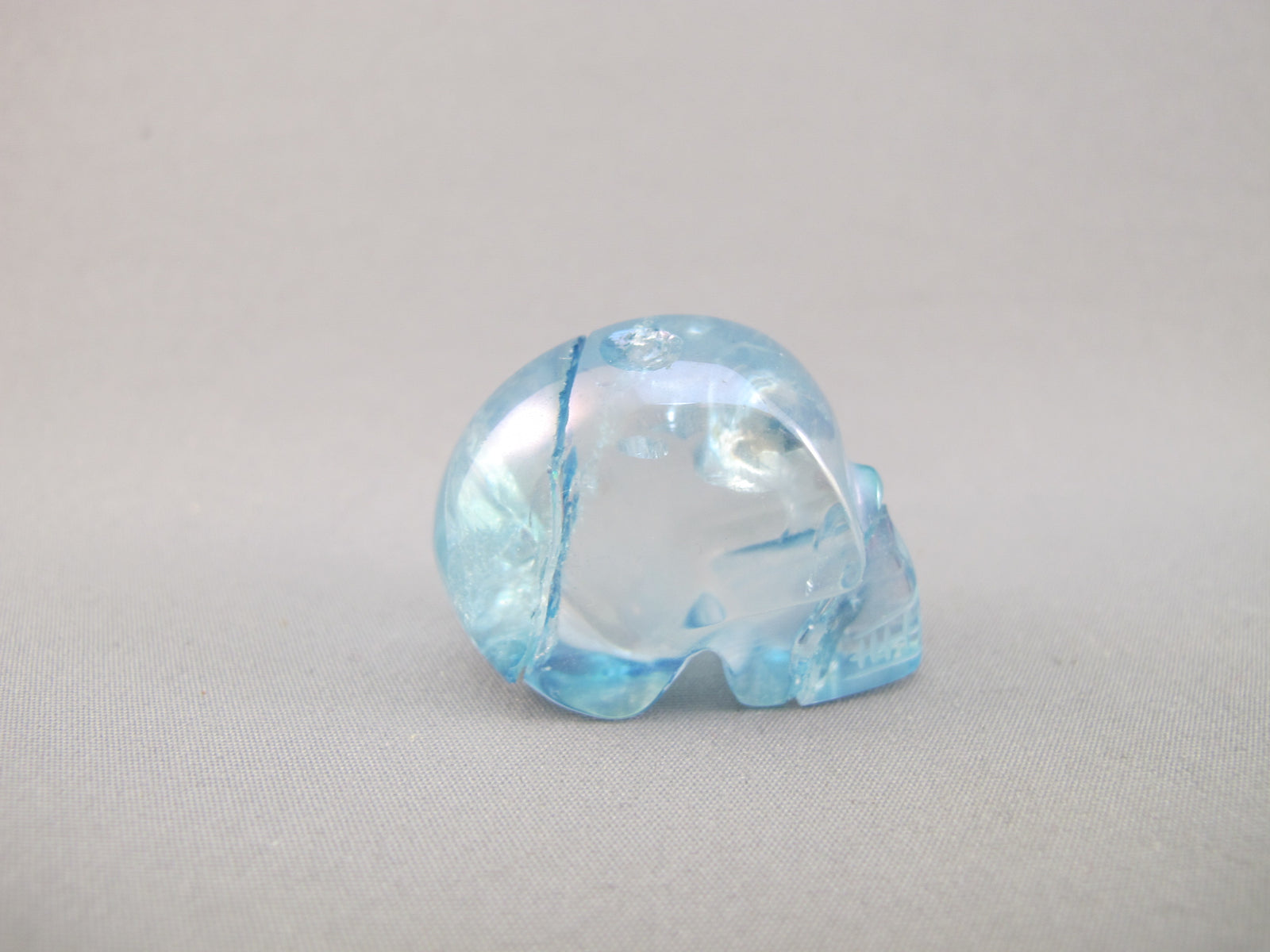 A-AA-S-20 : 20 g Adoption Aqua Aura Crystal Skull