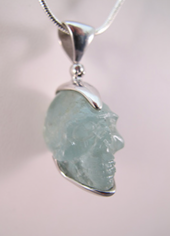 J-SS-AM-12 : 39 Carats Sterling Silver Aquamarine Crystal Skull Pendant