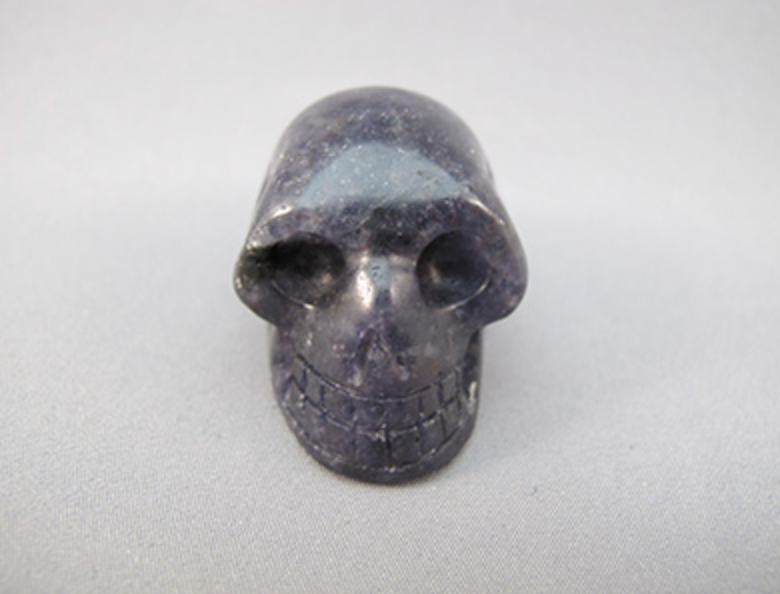 IO-S-40-a : Iolite Crystal Skull - Grade A