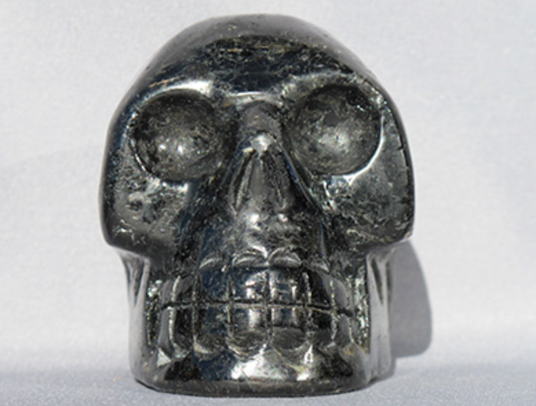 N-M-425-g-b : Gold-Flash Nuummite Crystal Skull