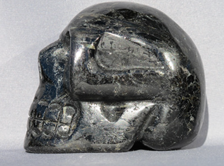N-M-425-g-b : Gold-Flash Nuummite Crystal Skull