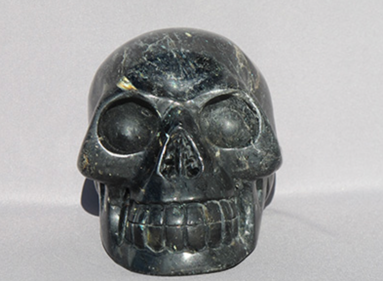 N-L-1741-m  : Multi-Flash Nuummite Crystal Skull