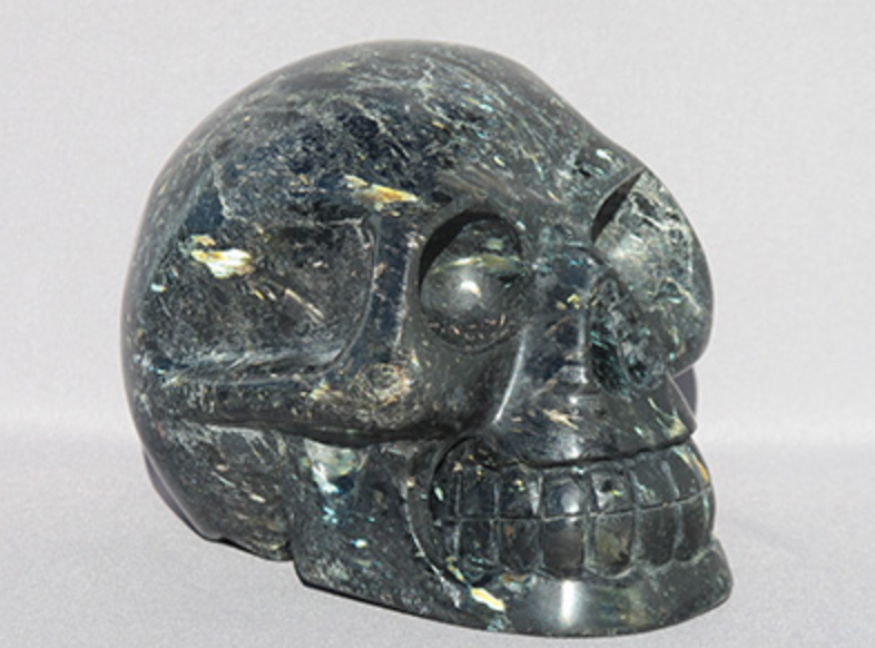 N-L-1741-m  : Multi-Flash Nuummite Crystal Skull