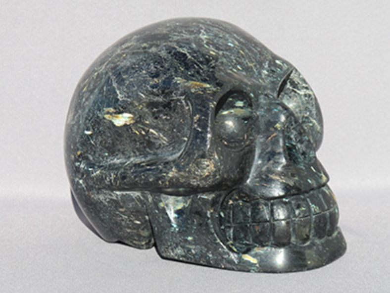 N-L-1741-m  : Multi-Flash Nuummite Crystal Skull