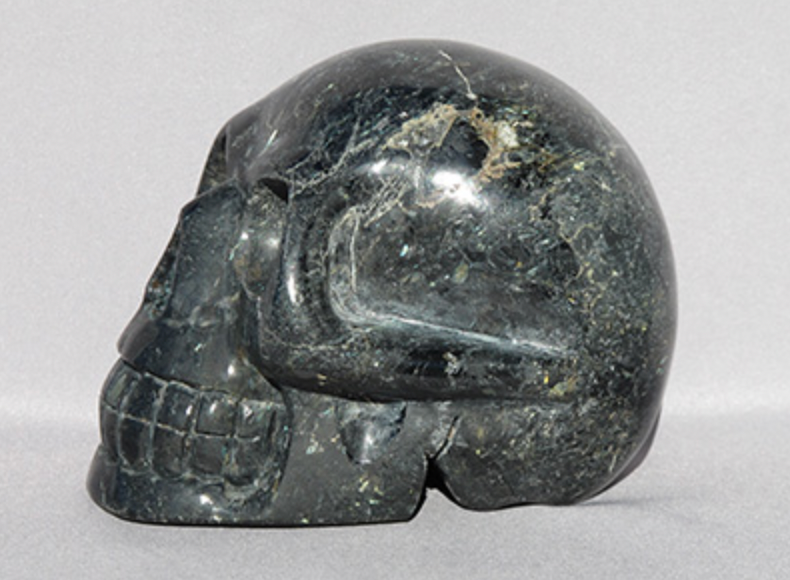 N-L-1741-m  : Multi-Flash Nuummite Crystal Skull