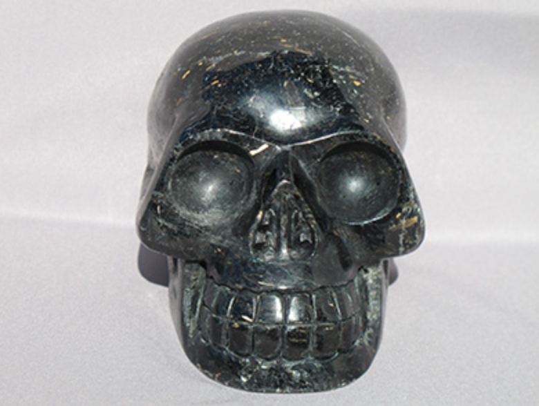 N-L-1713-r  : Red-Flash Nuummite Crystal Skull