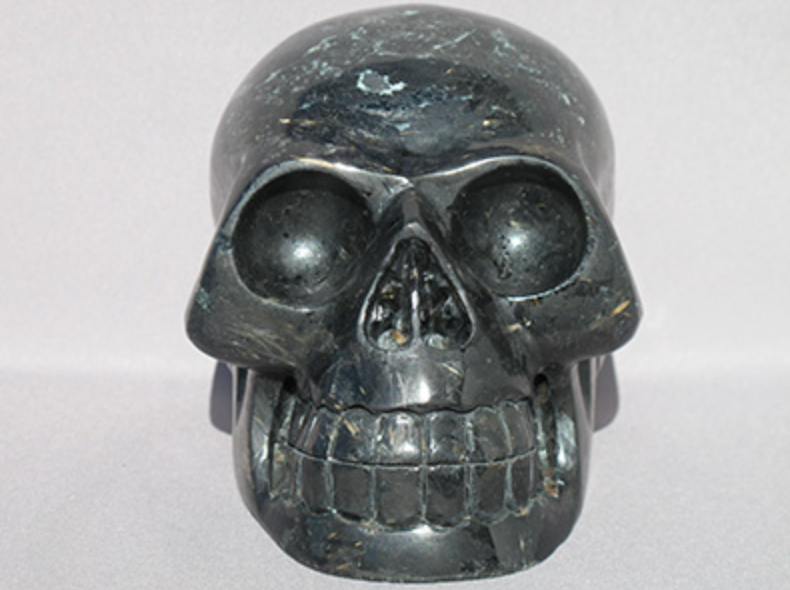 N-L-1802-r  : Red-Flash Nuummite Crystal Skull