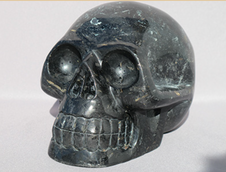 N-L-1802-r  : Red-Flash Nuummite Crystal Skull