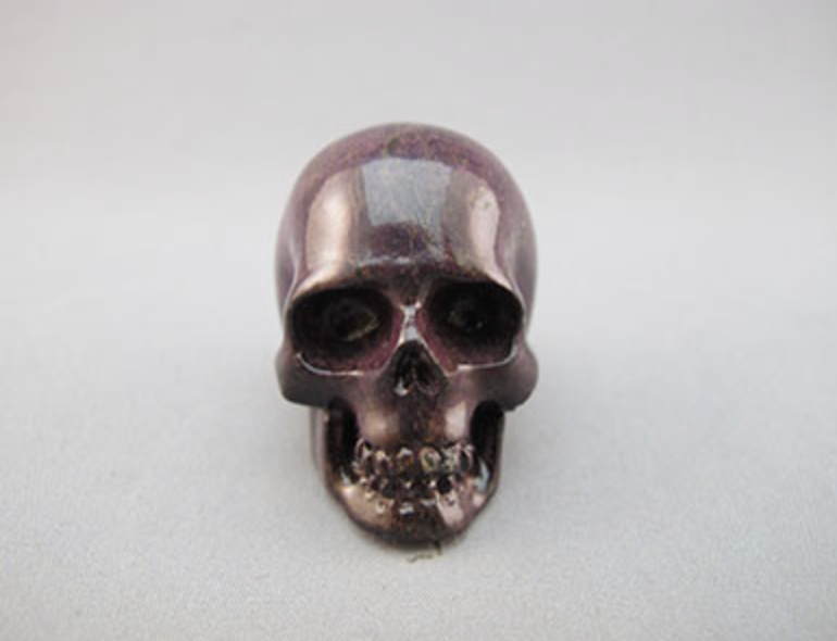 PPW-M-055 : Purpurite with White Crystal Skull
