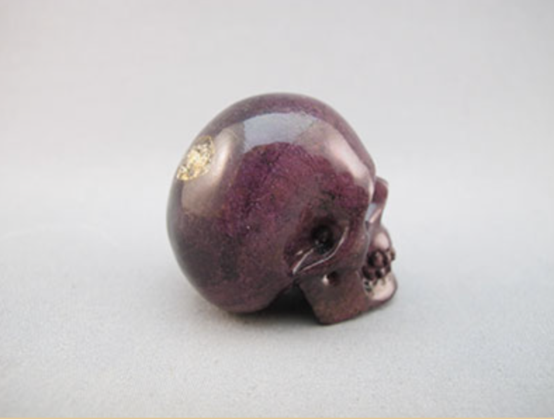 PPW-M-055 : Purpurite with White Crystal Skull