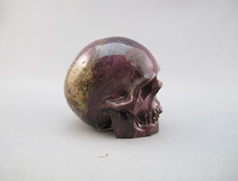 PPW-M-085 : Purpurite with White Crystal Skull