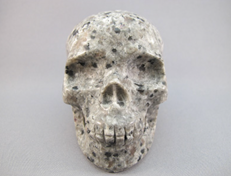 YL-M-550-l : Yooperlite Crystal Skull (Light)