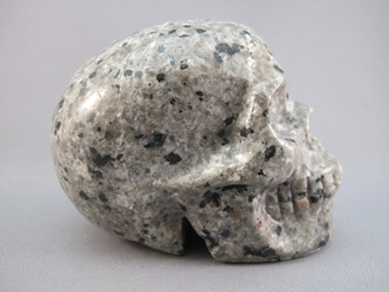 YL-M-550-l : Yooperlite Crystal Skull (Light)