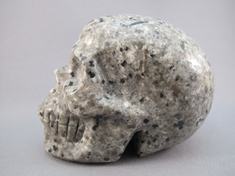 YL-M-550-l : Yooperlite Crystal Skull (Light)