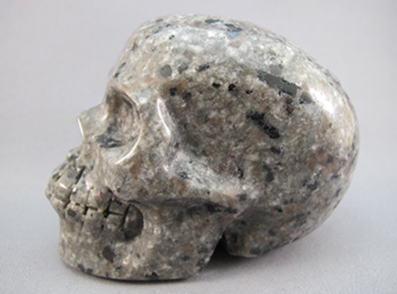 YL-M-550-d : Yooperlite Crystal Skull (Dark)