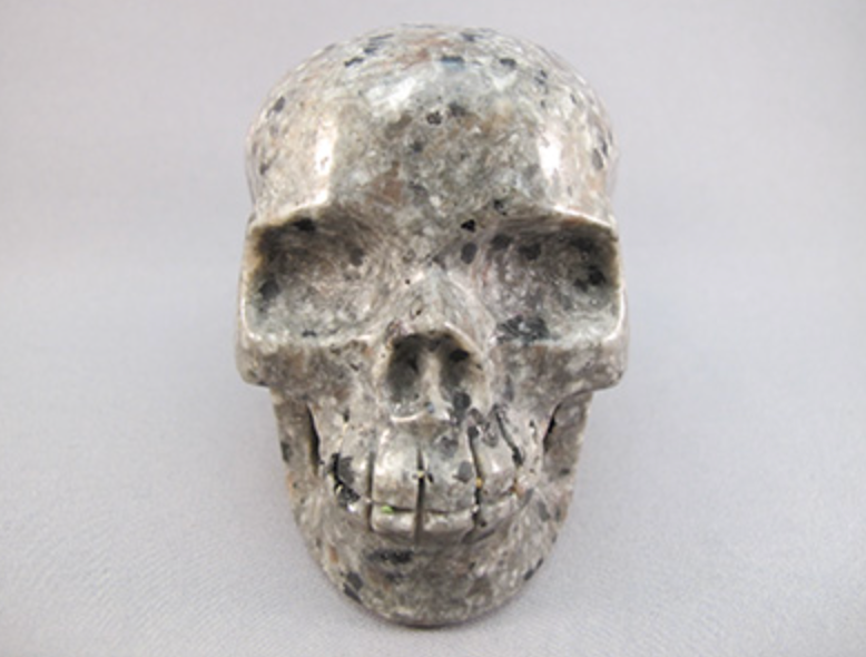 YL-M-550-d : Yooperlite Crystal Skull (Dark)