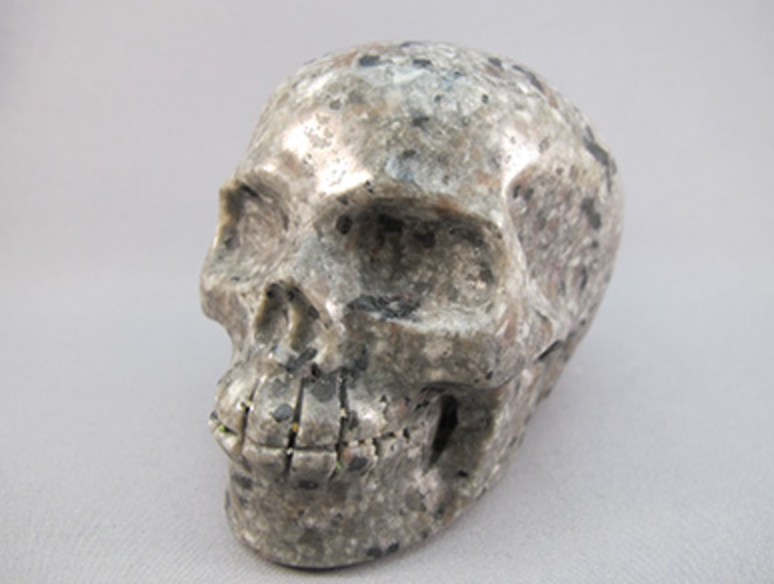 YL-M-550-d : Yooperlite Crystal Skull (Dark)