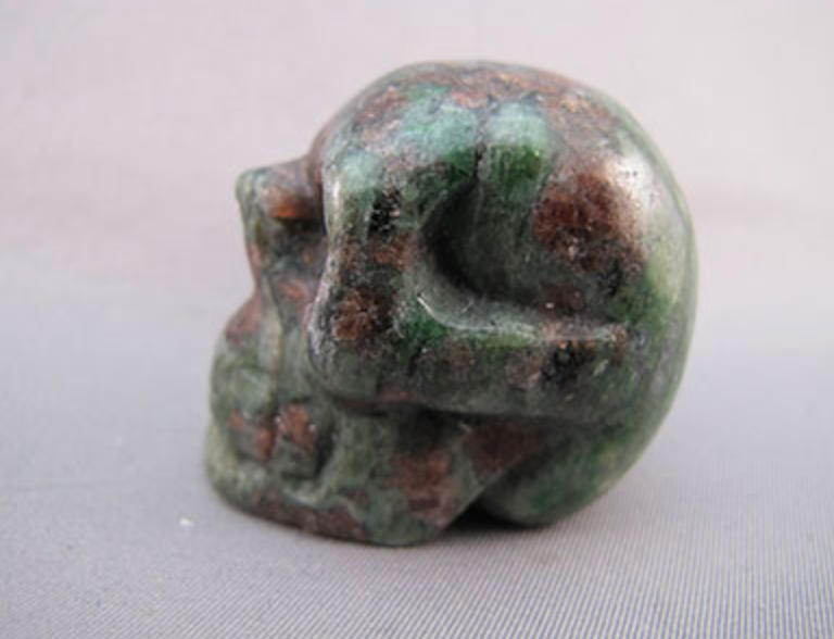 ECL-S-65 : Eclogite Crystal Skull